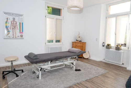 Behandlungsraum - Liebscher & Bracht Praxis n Büdingen