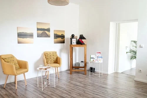 Wartebereich - Liebscher & Bracht Praxis n Büdingen